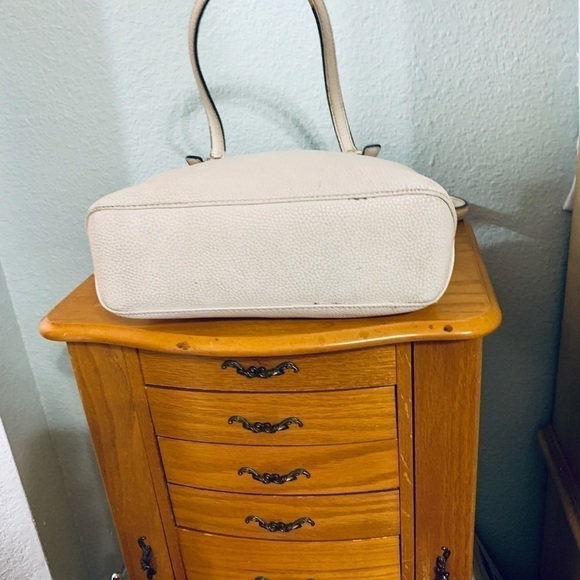 And Klein white bag - Picture 4 of 9